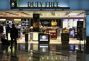 One of the travel retail shops at Philadelphia International Airport. Photo ©2014 by Mark Gillespie. 