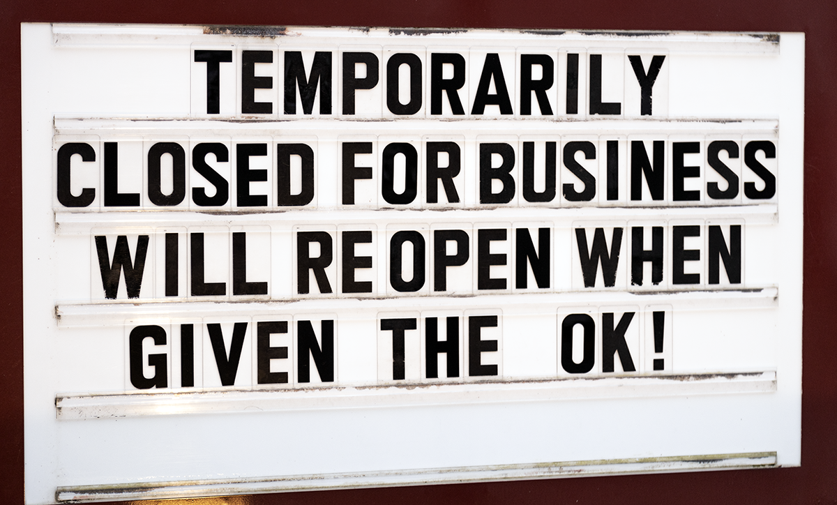 The "closed" sign at a New Jersey restaurant and bar. Photo ©2020, Mark Gillespie/CaskStrength Media.