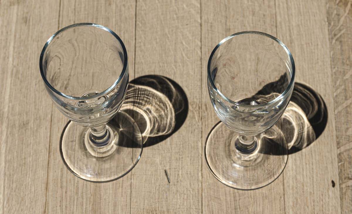 There's only one thing wrong with the glasses in this photo made several years ago at George Washington's Distillery at Mount Vernon in Virginia...they're empty! There's only one thing wrong with the glasses in this photo made several years ago at George Washington's Distillery at Mount Vernon in Virginia...they're empty!