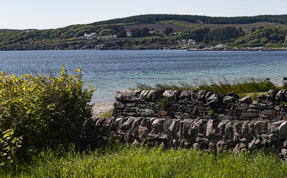The shores of Islay's Laggan Bay. File photo ©2022, Mark Gillespie/CaskStrength Media.